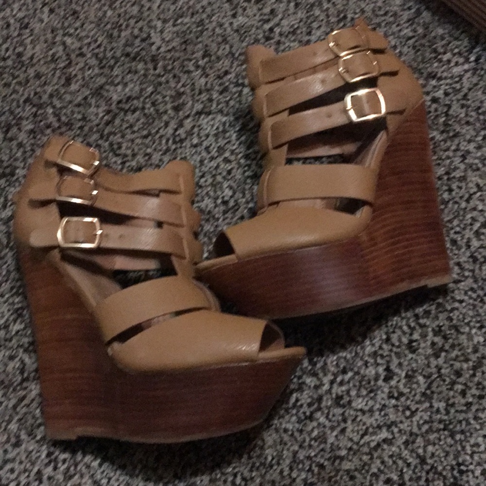 Aldo tan heel